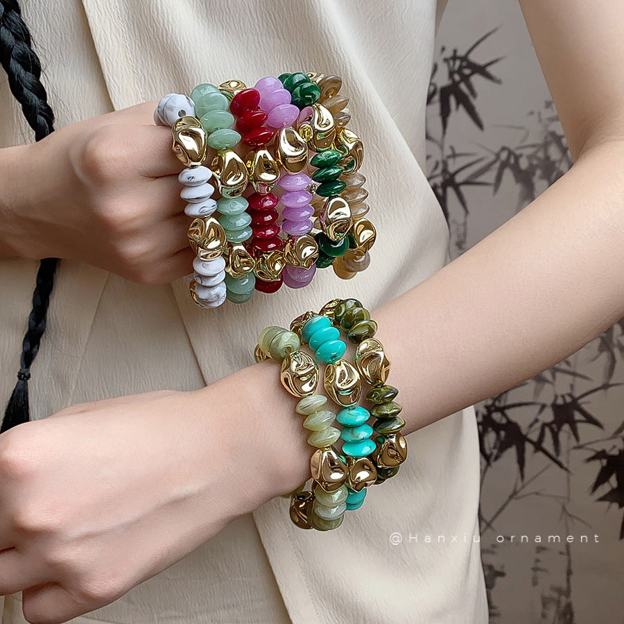 Irregular Acrylic Beaded Round Bracelet  Retro Fashion Elegance Bracelet Design Sense Niche Bracelet For Women - front view