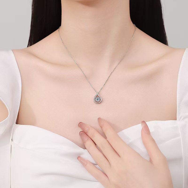 Elegant Sterling Silver S925 Drop-Shaped Necklace For Women All Match Luxury Sense Moissanite Pendant Pendant Necklace Jewelry Accessories - front view