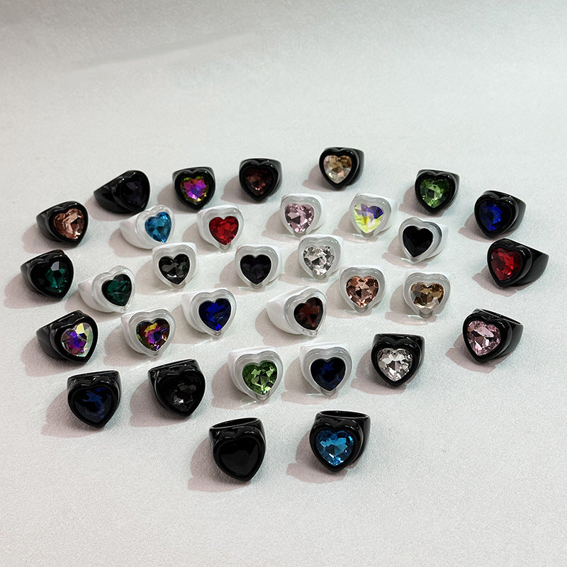 New Heart Shaped Series Flash Diamond Ring Retro Personality Ring Niche Design Black White Ring Band Color Diamond Resin Ring - front view
