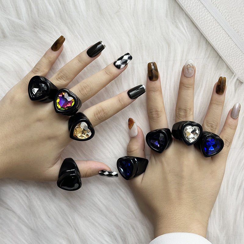 New Heart Shaped Series Flash Diamond Ring Retro Personality Ring Niche Design Black White Ring Band Color Diamond Resin Ring - view 2