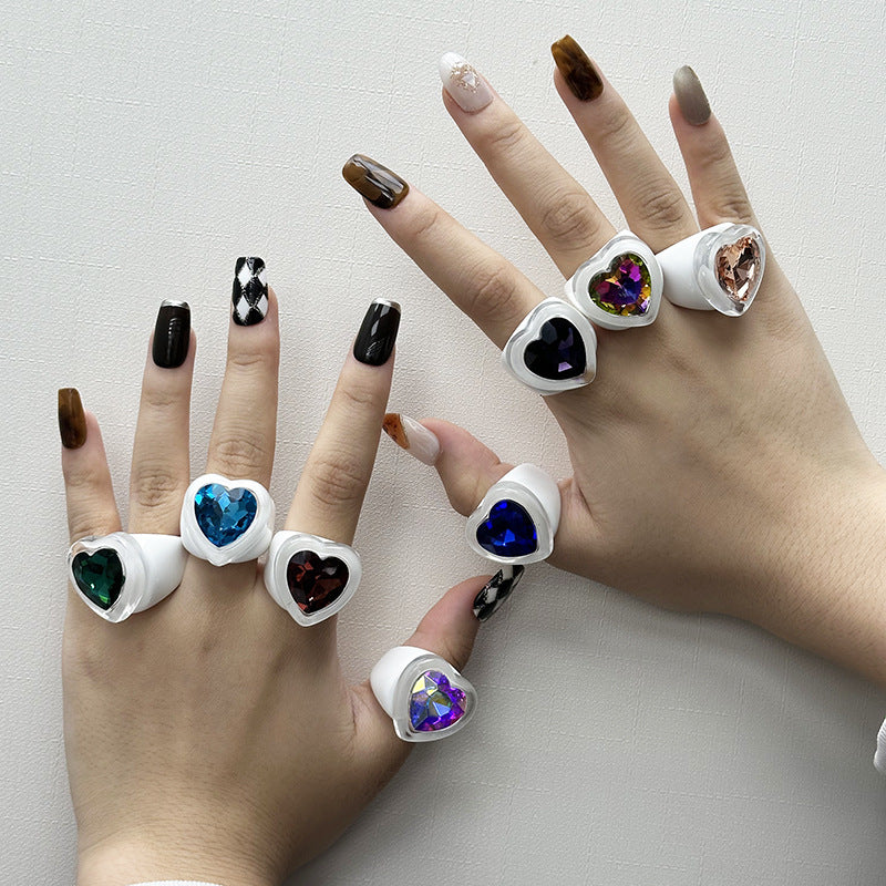 New Heart Shaped Series Flash Diamond Ring Retro Personality Ring Niche Design Black White Ring Band Color Diamond Resin Ring - view 4