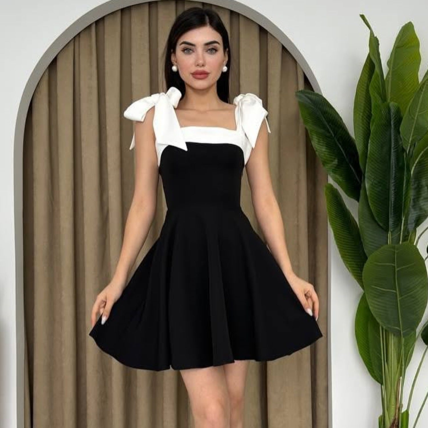 Slimming Effect Summer New European Style Women's Dress Fashionable Personality Splice Belted Square Collar Waist Inward Dress - front view