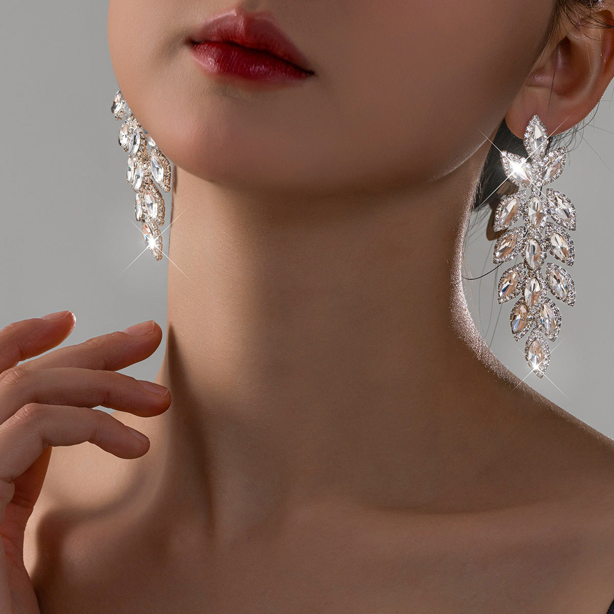 Elegant Long Leaf And Wheat Ear Cuff Full Of Diamonds Chic Style Fashion Jewelry For Women Copper Post Alloy Material Ear Studs - front view