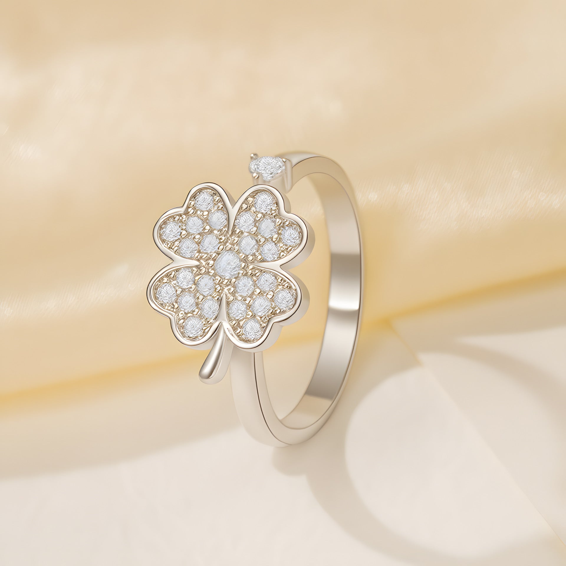 Four Leaf Clover Rotatable Anxiety Ring For Women In Pastoral Style, Made Of Copper, Featuring Spinner Rings Design - view 5