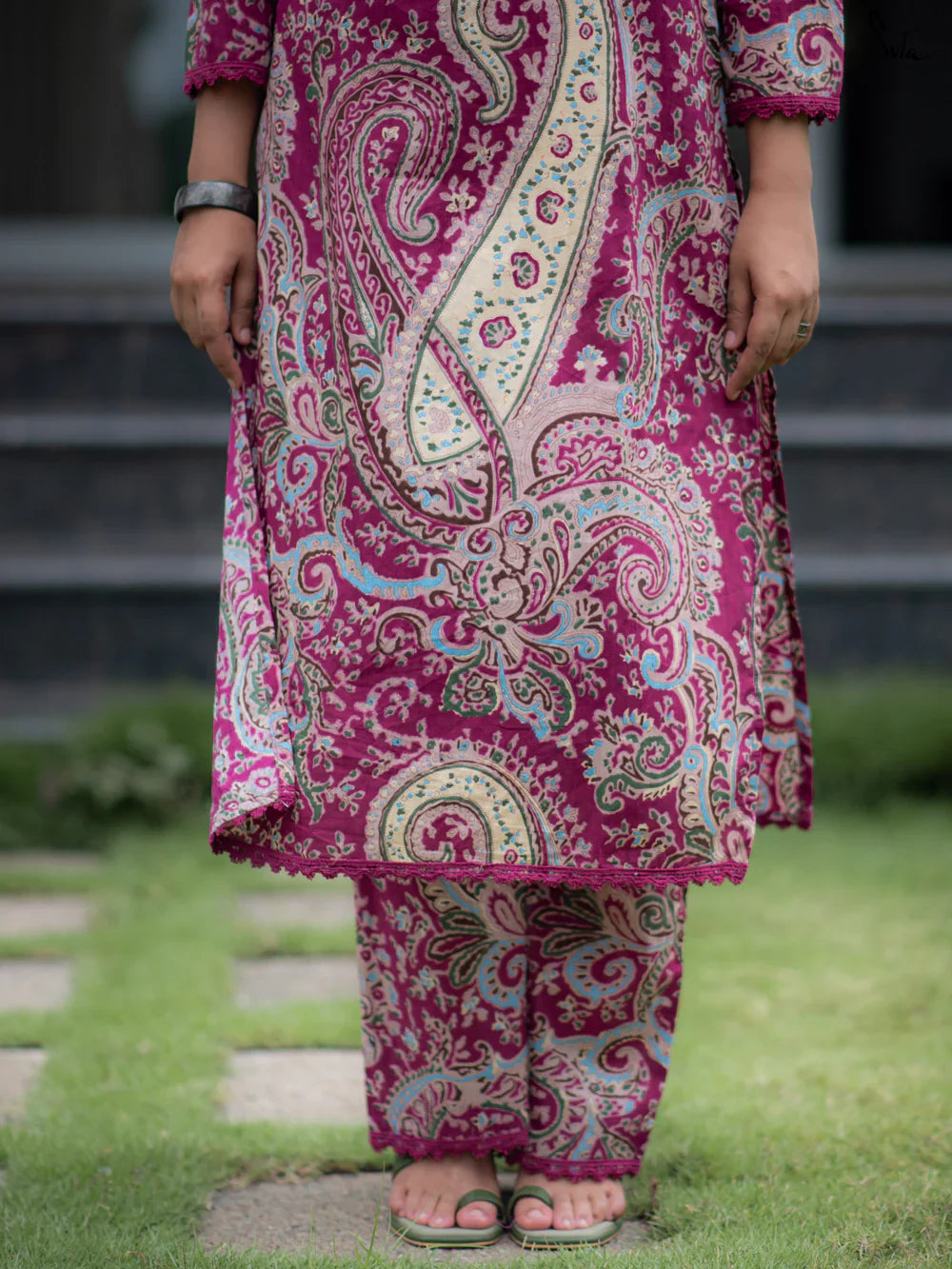 Wine Paisley Patterned Cotton Kurta Set with Lace Details On The Hem & Sleeves
